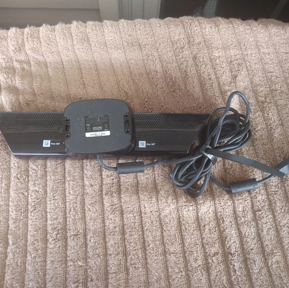 Microsoft XBOX 360 Kinect Sensor Bar Model 1414 Black with Power Adapter